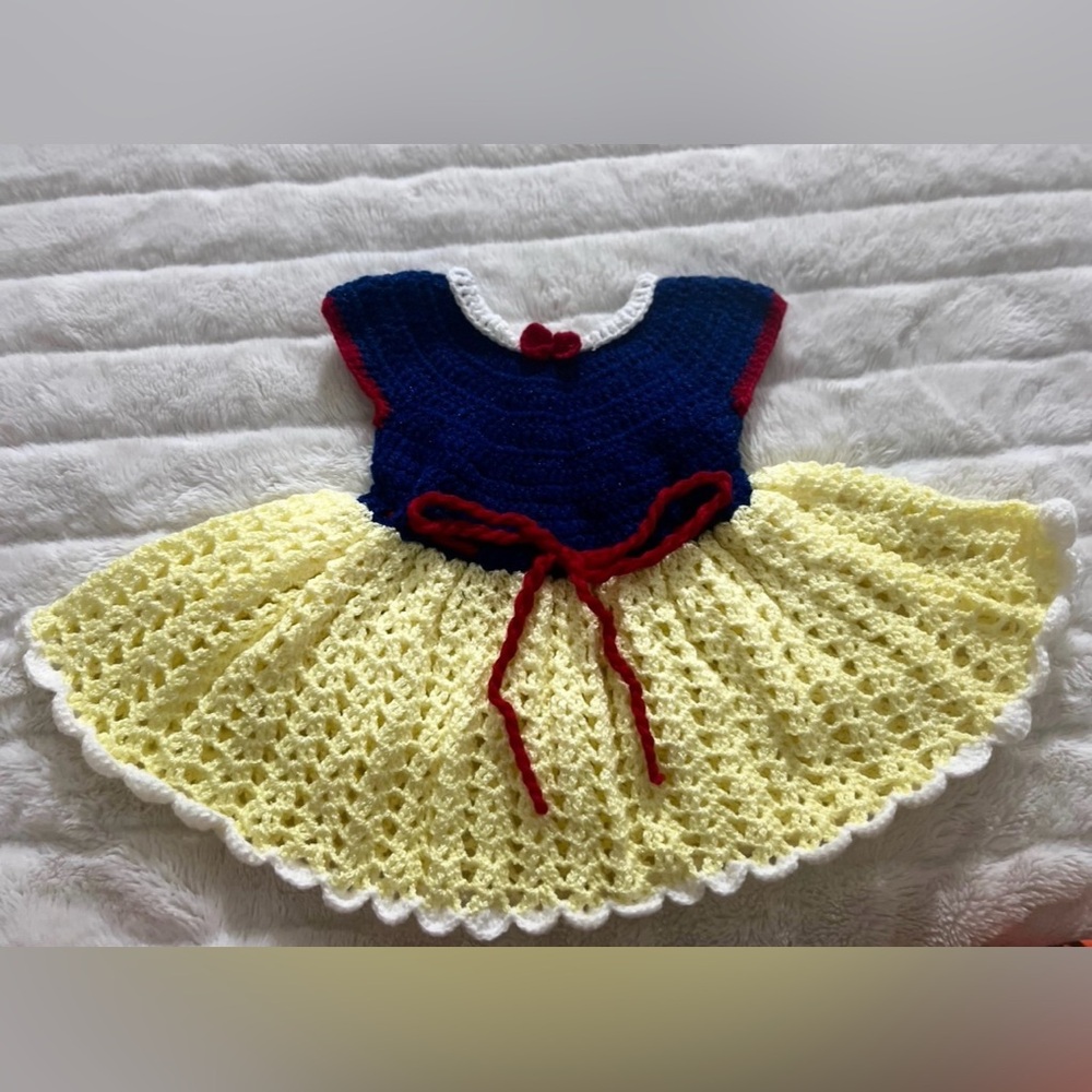 Handmade crochet dress, perfect for your little princess!
